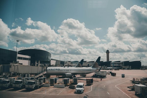 Quels conseils pour louer une maison de vacances en Provence avec des cours de peinture sur soie et des randonnées à vélo?